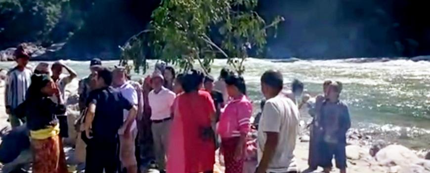 किरात राई समुदायमा पितृ उद्धारको कामना गर्दै वर्षभरिका दुःख नदीमा बगाउने परम्परा किरात राई समुदायमा पितृ उद्धारको कामना गर्दै वर्षभरिका दुःख नदीमा बगाउने परम्परा